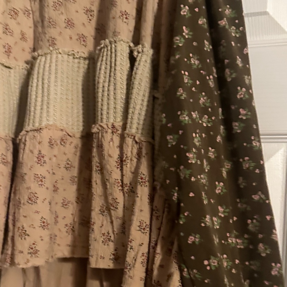 POL Boho Patchwork Peasant Sweatshirt in Olive Green & Beige - Picture 5 of 5